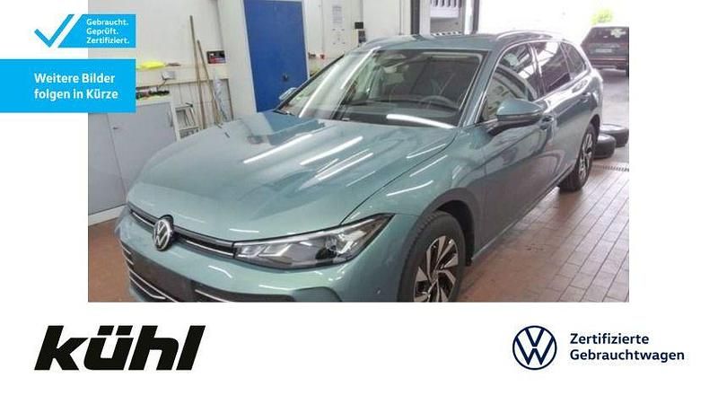 Maripositgrün metallic Gebraucht 2024 VW Passat IQ Drive Kombi | 35.390 € (Superpreis) - Bild 1/2