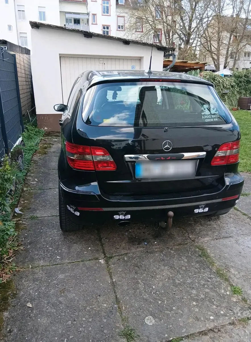 Gebraucht Mercedes B180 116 PS (85 kW) 2026 Schwarz Kleinwagen