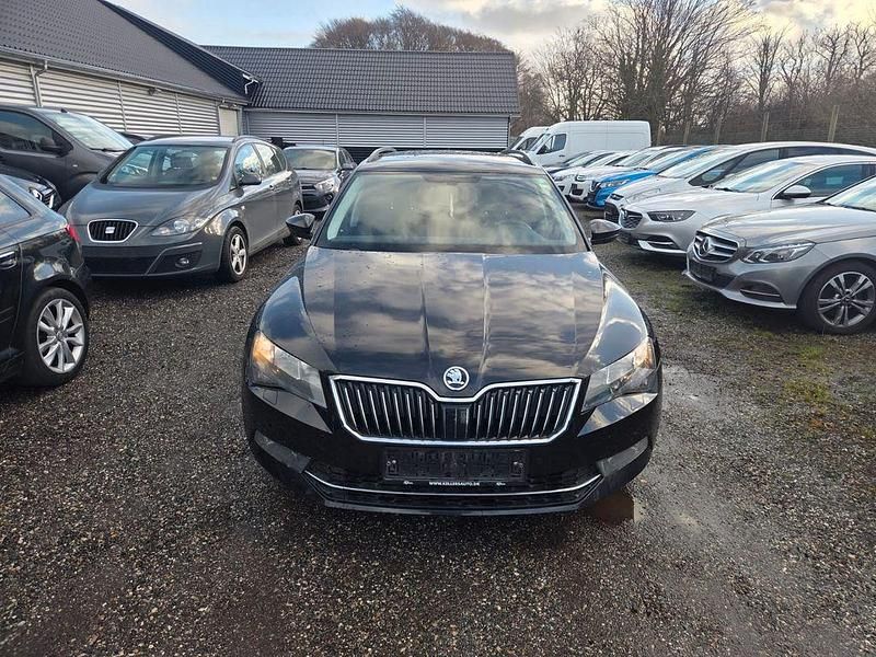 Schwarz Gebraucht 2016 Skoda Superb Ambition Kombi | 7.500 € - Bild 1/4