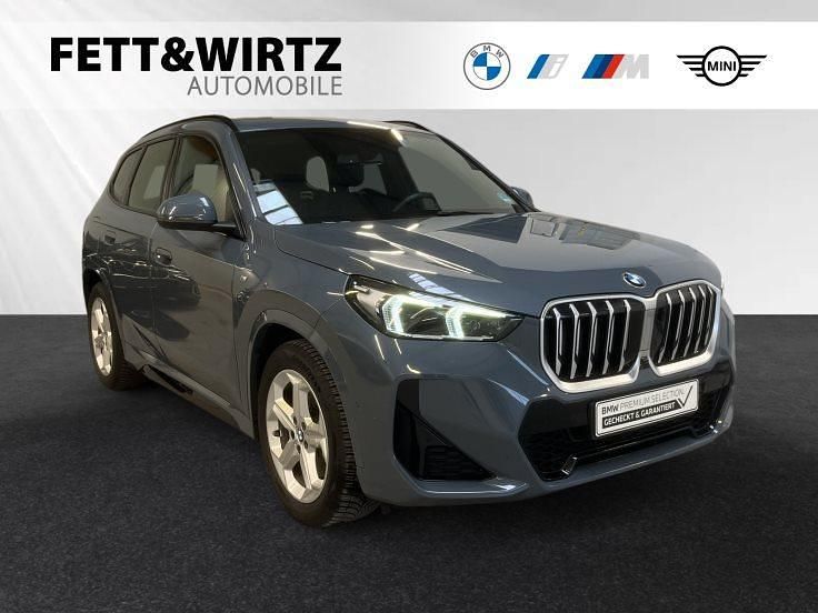 Bmw individual storm bay metallic Gebraucht 2025 BMW X1 M Sport SUV | 47.150 € (Etwas zu teuer) - Bild 1/3
