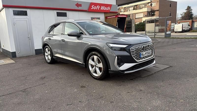 Grau Gebraucht 2023 Audi Q4 e-tron S-Line SUV | 23.300 € (Superpreis) - Bild 1/4
