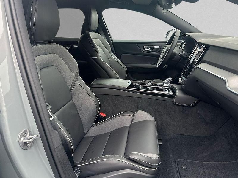 Gebraucht Volvo V60 Plus 455 PS (334 kW) 2025 Vapour grey Kombi