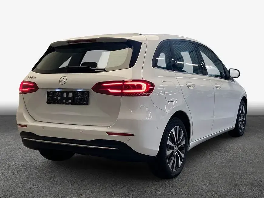 Gebraucht Mercedes B250 Style 160 PS (117 kW) 2022 Polarweiß Kleinwagen