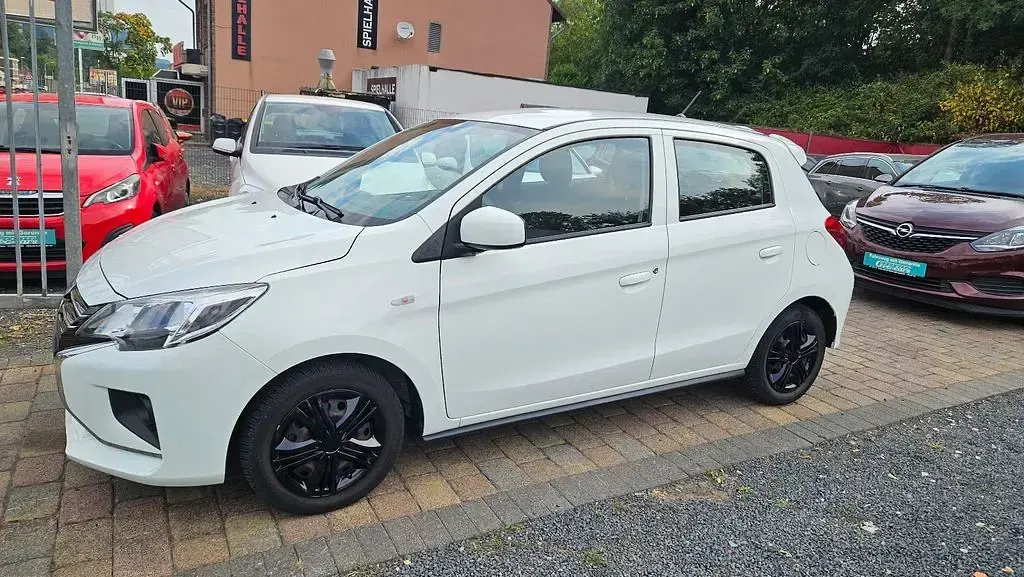 Gebraucht Mitsubishi Space Star Spirit 71 PS (52 kW) 2021 Weiß Kleinwagen