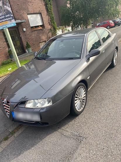 Grau Gebraucht 2004 Alfa Romeo 166 Limousine | 4.000 € (Fairer Preis) - Bild 1/4