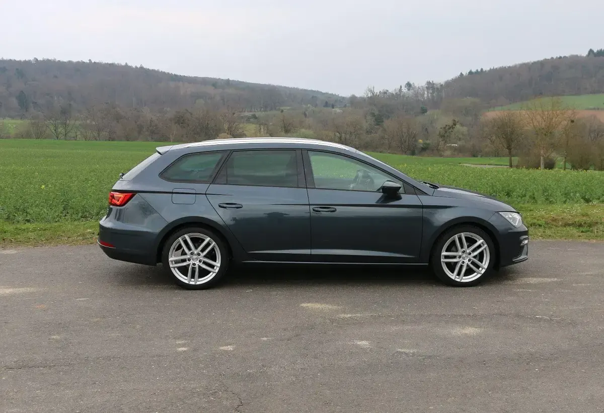 Używany Seat Leon FR 150 KM (110 kW) 2020 Szary Kombi
