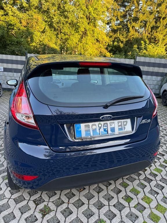 Gebraucht Ford Fiesta 60 PS (44 kW) 2015 Blau Kleinwagen
