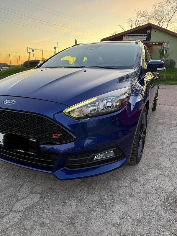 Gebraucht Ford Focus ST 250 PS (183 kW) 2017 Blau Kombi