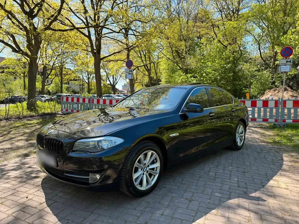 Gebraucht BMW 520 183 PS (134 kW) 2011 Schwarz Limousine