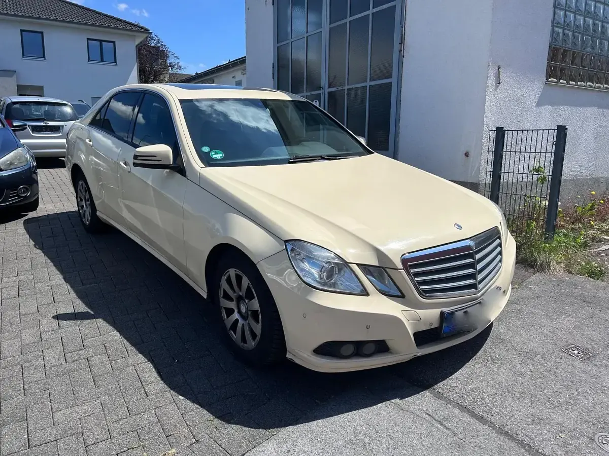 Gebraucht Mercedes E200 136 PS (100 kW) 2010 Limousine