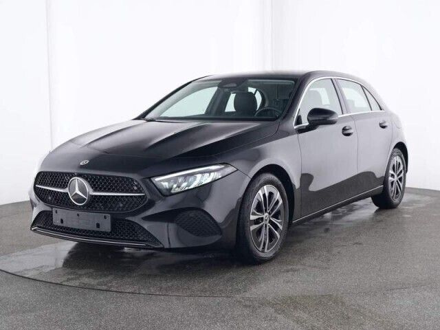 Schwarz Gebraucht 2023 Mercedes A200 Kleinwagen | 29.677 € (Fairer Preis) - Bild 1/4