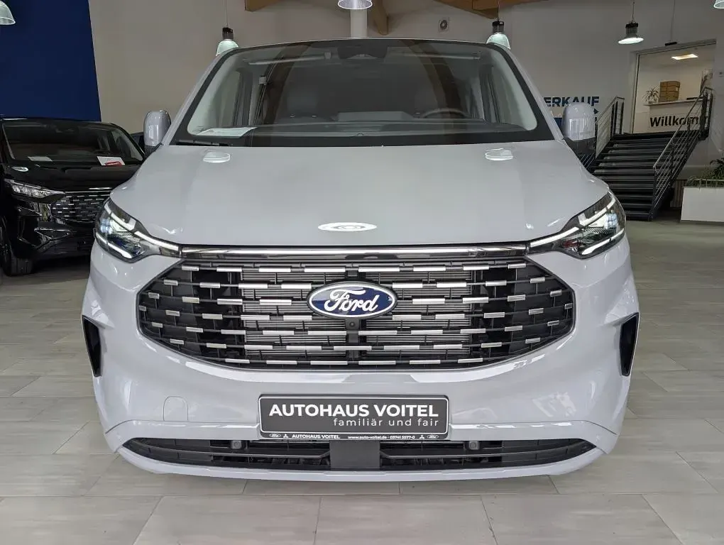 Neu Ford Tourneo Titanium X 170 PS (125 kW) 2026 Grau Van / Kleinbus