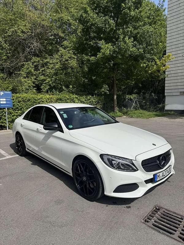 Gebraucht Mercedes C300 Avantgarde 245 PS (180 kW) 2017 Weiß Limousine