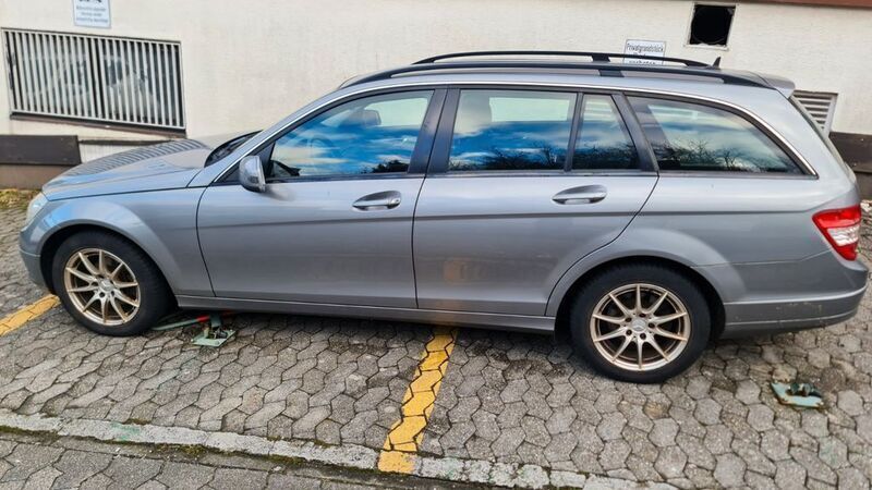 Grau Gebraucht 2009 Mercedes C200 Kombi | 3.300 € (Fairer Preis) - Bild 1/4