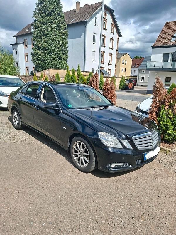 Schwarz Gebraucht 2009 Mercedes E220 Limousine | 7.500 € (Guter Preis) - Bild 1/4