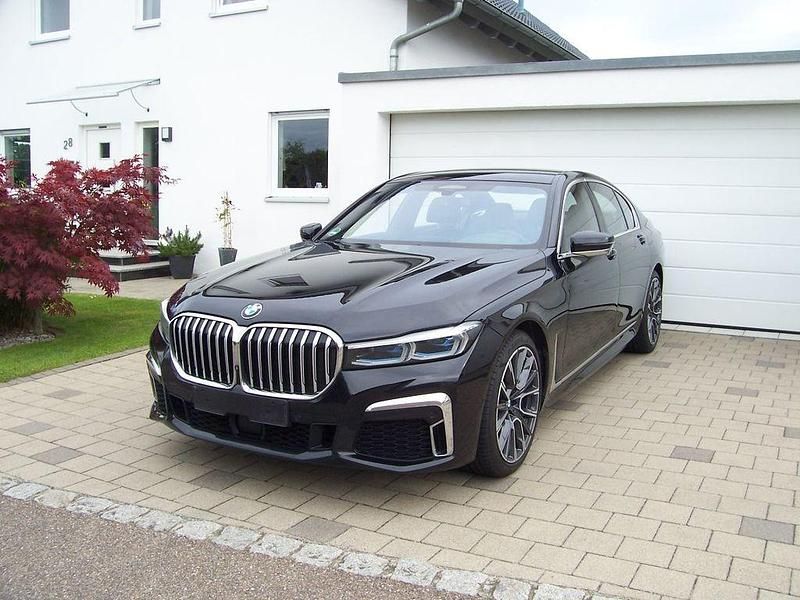 Schwarz Gebraucht 2019 BMW 750 M Sport Limousine | 53.990 € (Teuer) - Bild 1/4