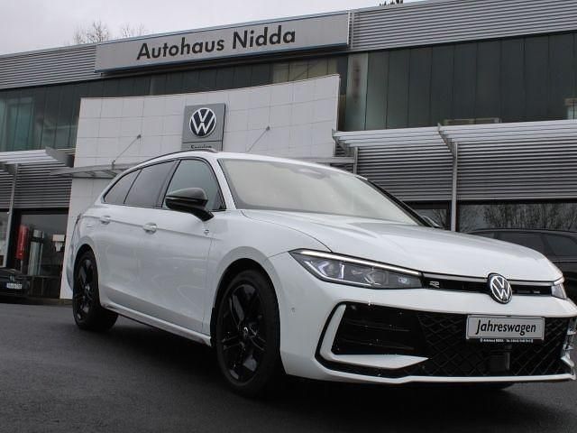 Gebraucht VW Passat R-line 193 PS (141 kW) 2024 Pure white Kombi