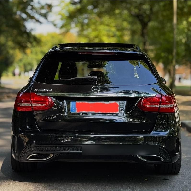 Schwarz Gebraucht 2017 Mercedes C220 AMG Kombi | 17.500 € (Fairer Preis) - Bild 1/4