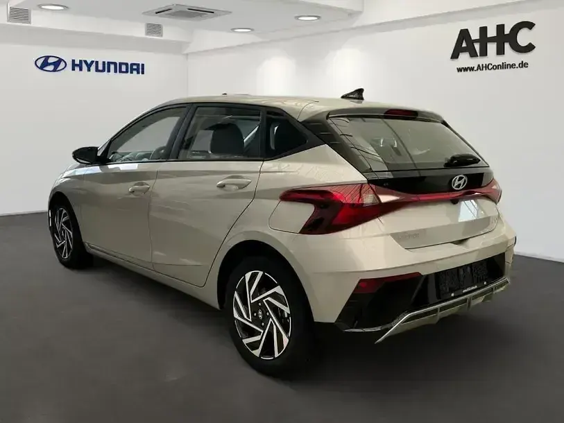 Gebraucht Hyundai i20 Trend 101 PS (74 kW) 2025 Grau lumen grey Limousine