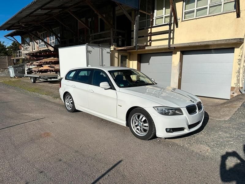 Gebraucht BMW 320 177 PS (130 kW) 2009 Weiß Kombi
