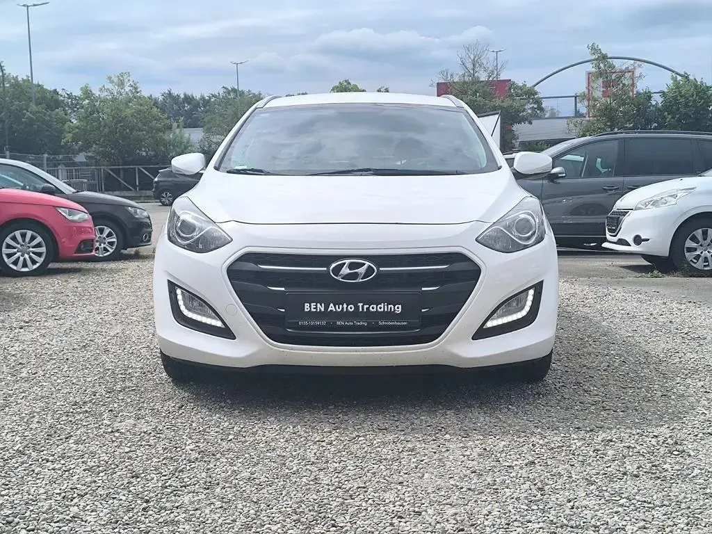 Gebraucht Hyundai i30 Trend 136 PS (100 kW) 2016 Weiß Limousine