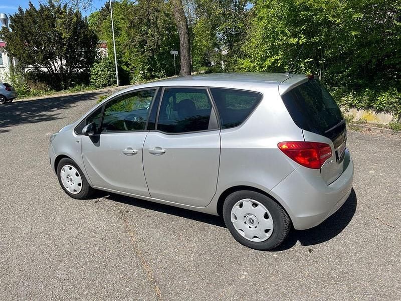 Gebraucht Opel Meriva Edition 101 PS (74 kW) 2011 Silber Van / Kleinbus