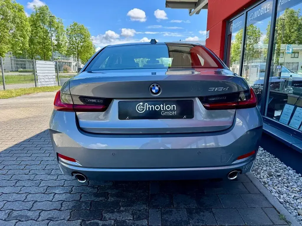 Gebraucht BMW 318 150 PS (110 kW) 2024 Skyscraper grau Limousine