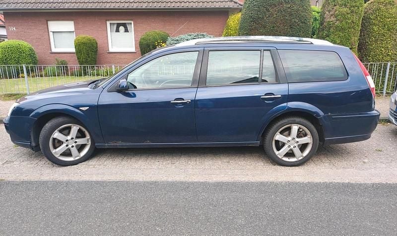 Blau Gebraucht 2006 Ford Mondeo Ghia Kombi | 790 € (Superpreis) - Bild 1/4