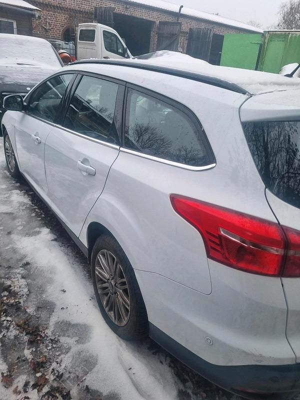 Gebraucht Ford Focus 100 PS (73 kW) 2018 Weiß Kombi