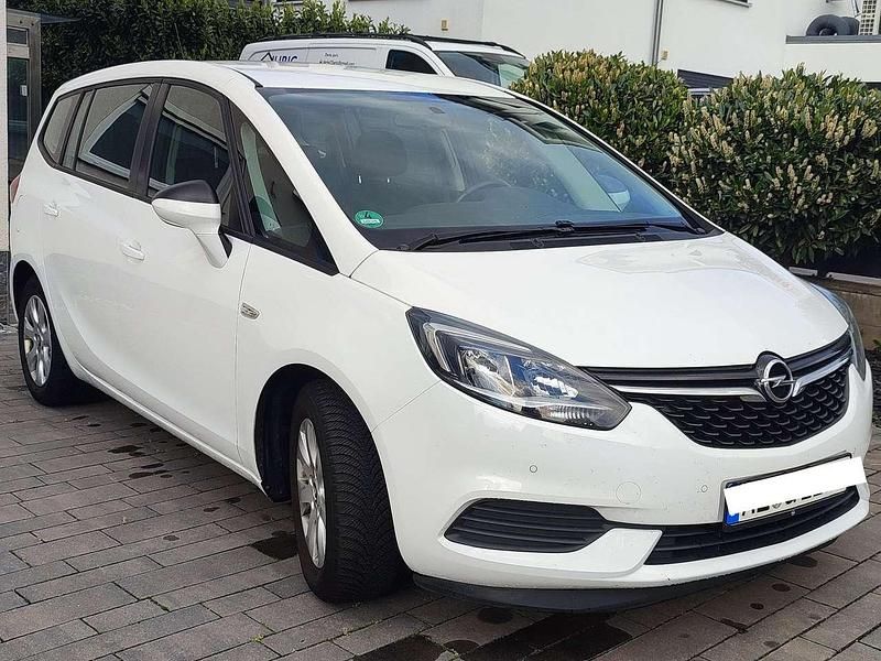 Weiß Gebraucht 2018 Opel Zafira Edition Van / Kleinbus | 13.990 € (Etwas zu teuer) - Bild 1/4