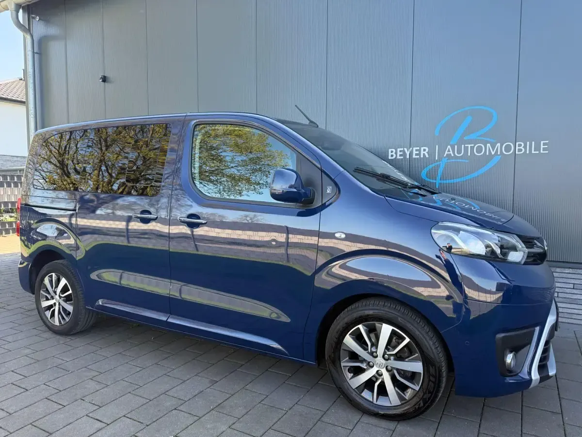 Gebraucht Toyota Proace Verso Team 150 PS (110 kW) 2019 Blau Kombi