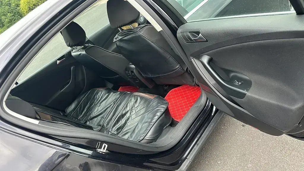 Gebraucht VW Passat Comfortline 140 PS (102 kW) 2010 Schwarz Limousine