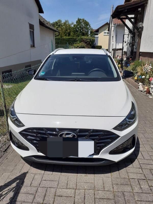 Weiß Gebraucht 2022 Hyundai i30 Edition 30 Kombi | 17.400 € (Fairer Preis) - Bild 1/4