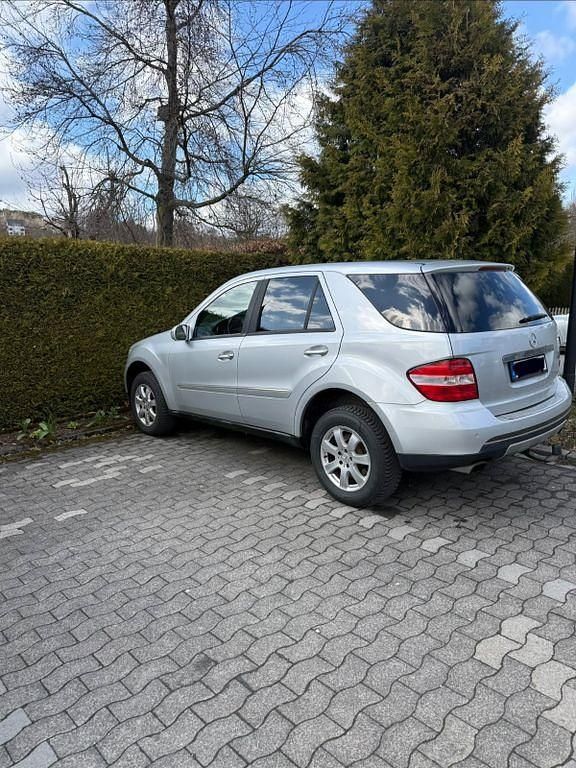 Gebraucht Mercedes ML320 224 PS (164 kW) 2006 Silber SUV