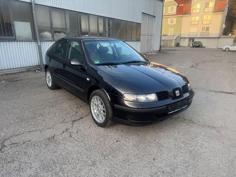 Schwarz Gebraucht 2004 Seat Leon Limousine | 2.399 € (Fairer Preis) - Bild 1/4