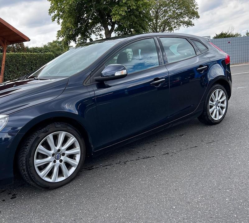 Gebraucht Volvo V40 150 PS (110 kW) 2015 Blau Kleinwagen
