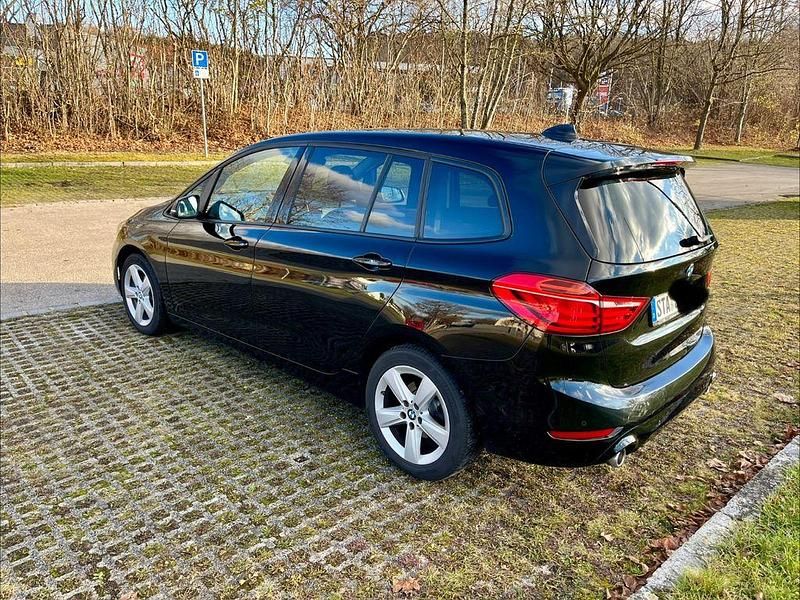 Schwarz Gebraucht 2019 BMW 218 Gran Tourer Advantage Van / Kleinbus | 14.700 € (Guter Preis) - Bild 1/4