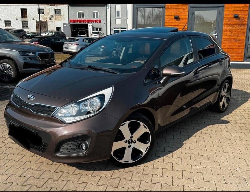 Grün Gebraucht 2013 Kia Rio Sport Kleinwagen | 6.750 € (Fairer Preis) - Bild 1/4
