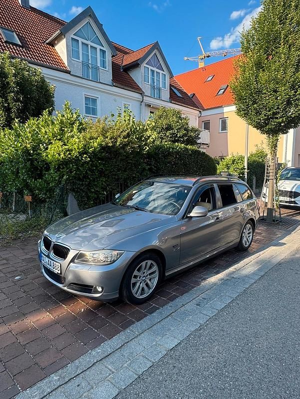 Gebraucht BMW 320 177 PS (130 kW) 2010 Silber Kombi