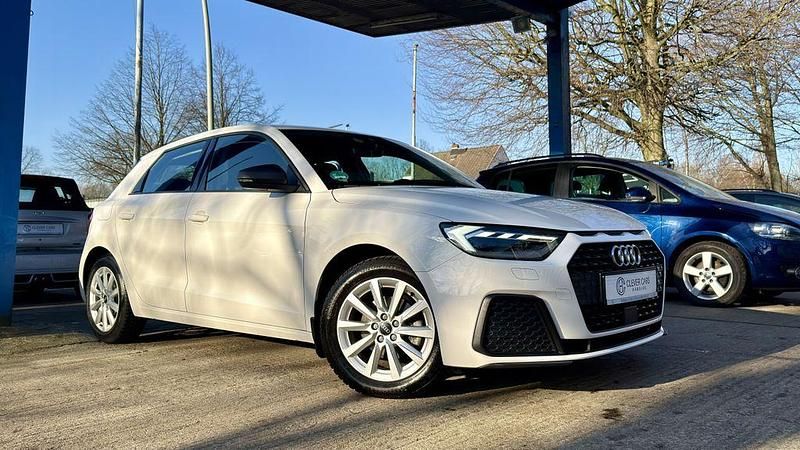 Weiß Gebraucht 2021 Audi A1 Comfort Limousine | 20.980 € (Fairer Preis) - Bild 1/4