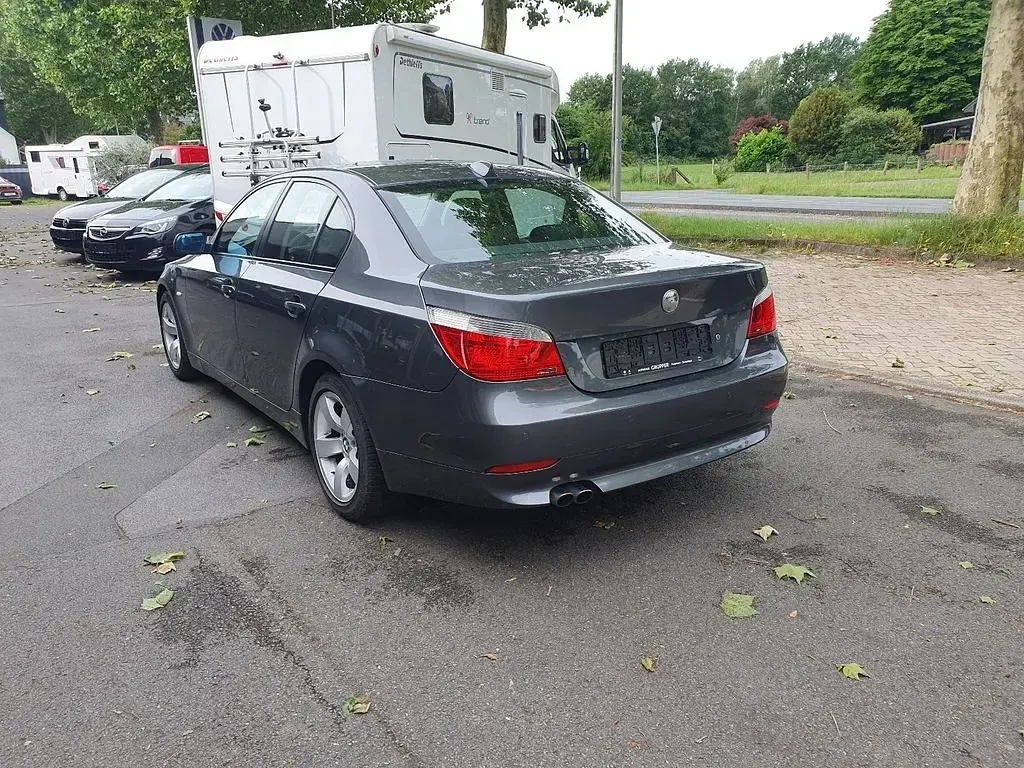 Gebraucht BMW 525 192 PS (141 kW) 2005 Silber Limousine