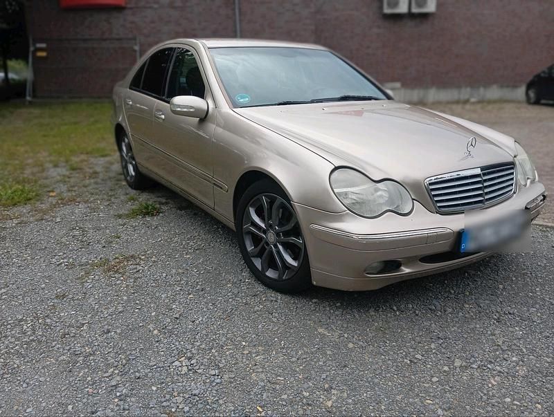 Gold Gebraucht 2003 Mercedes C200 Limousine | 3.700 € - Bild 1/4