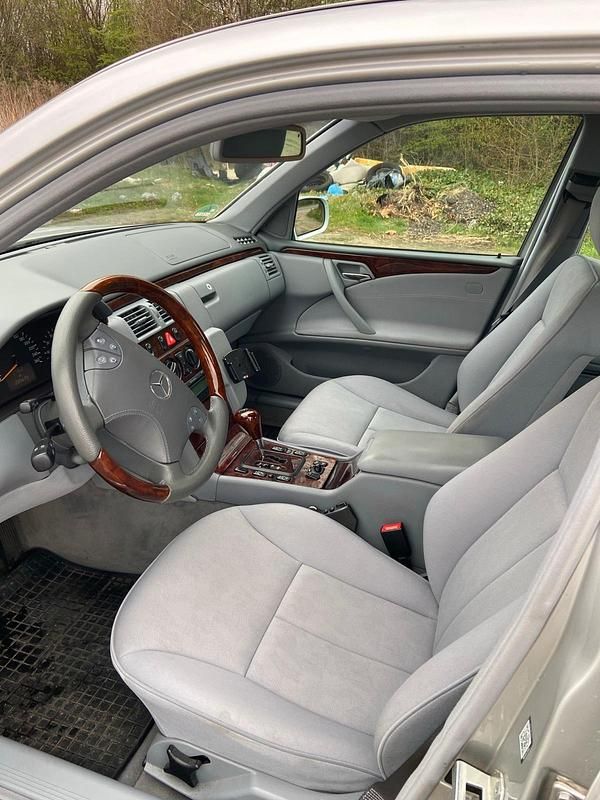 Gebraucht Mercedes E240 Elegance 170 PS (125 kW) 2000 Silber Limousine