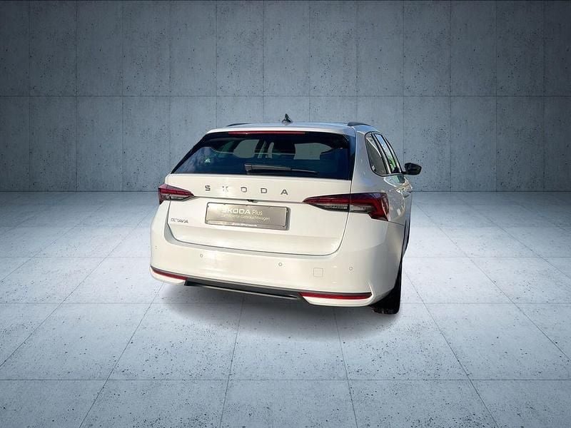 Gebraucht Skoda Octavia Tour 150 PS (110 kW) 2025 Moonweiß perleffekt Kombi