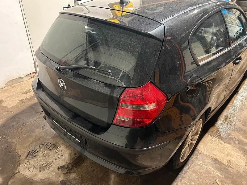 Second-hand BMW 116 122 CP (89 kW) 2009 Negru Hatchback