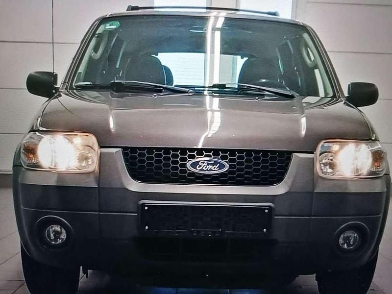 Pantherschwarz Gebraucht 2004 Ford Maverick Limited SUV | 2.500 € - Bild 1/4