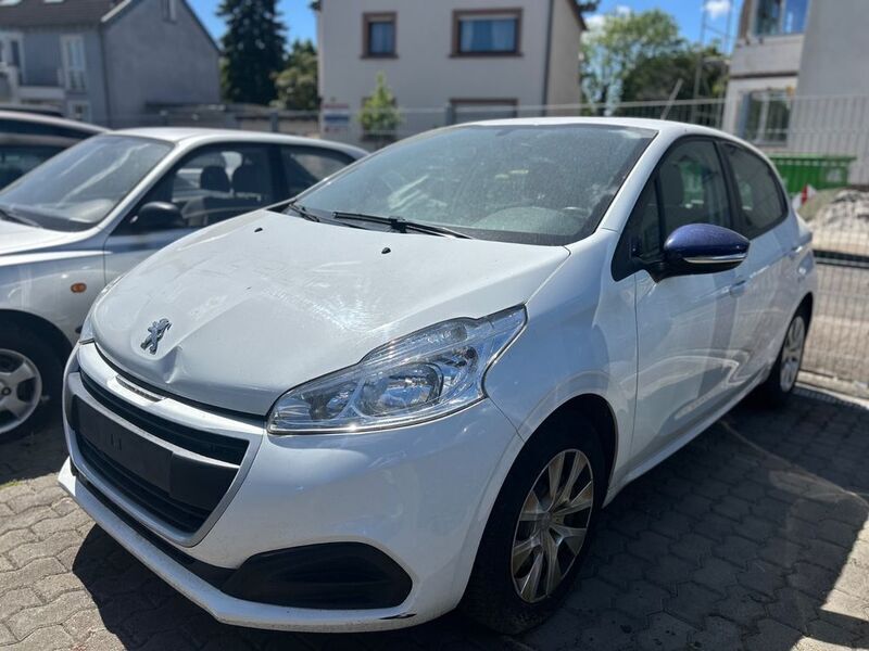 Weiß Gebraucht 2018 Peugeot 208 Kleinwagen | 2.990 € (Guter Preis) - Bild 1/4