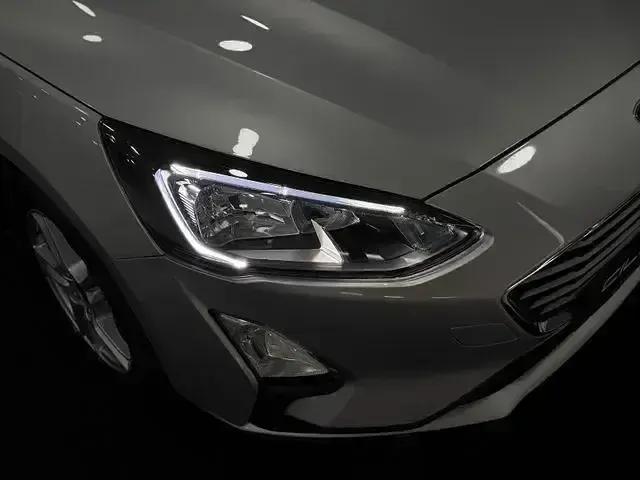 Używany Ford Focus Cool & Connect 120 KM (88 kW) 2021 Srebrny Kombi