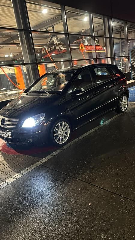 Schwarz Gebraucht 2006 Mercedes B180 Van / Kleinbus | 3.800 € (Teuer) - Bild 1/4
