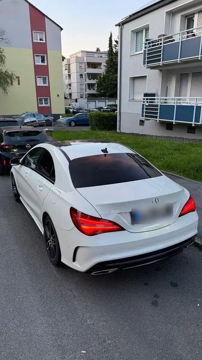Gebraucht Mercedes CLA180 AMG line 122 PS (89 kW) 2017 Weiß Limousine